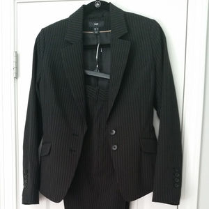 Womans Pants Suit H&M Black Pinstriped. Size 4